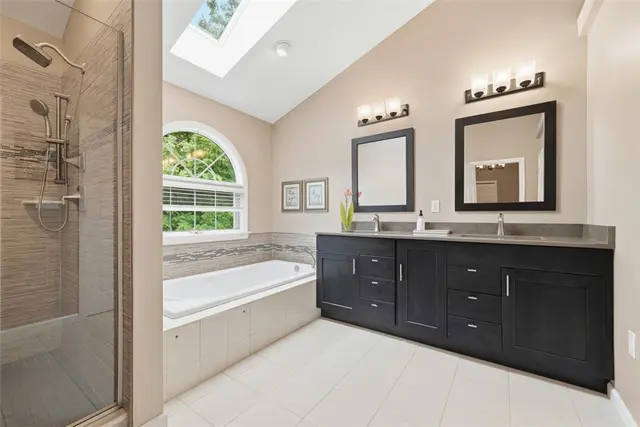 7063 Bennington Woods Dr gallery image 29