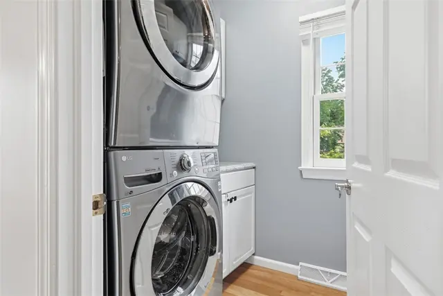 7063 Bennington Woods Dr gallery image 30