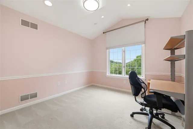 7063 Bennington Woods Dr gallery image 32
