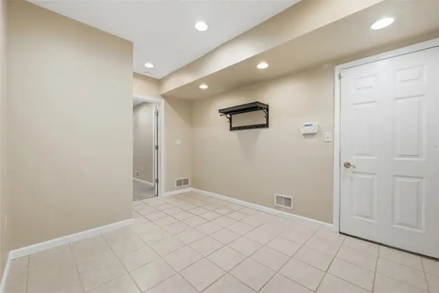 7063 Bennington Woods Dr gallery image 33