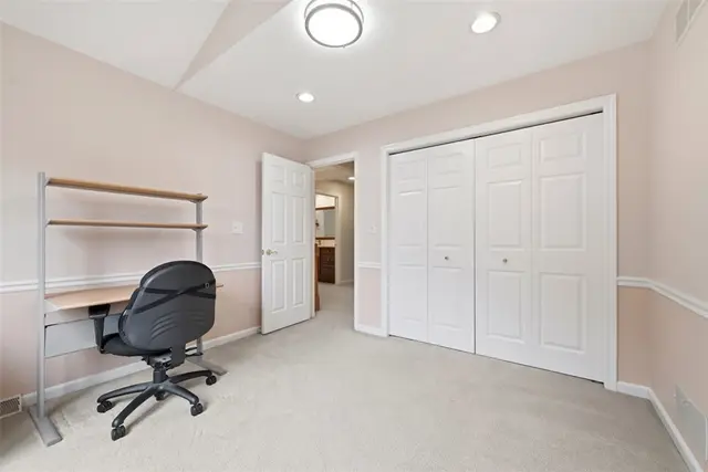 7063 Bennington Woods Dr gallery image 40