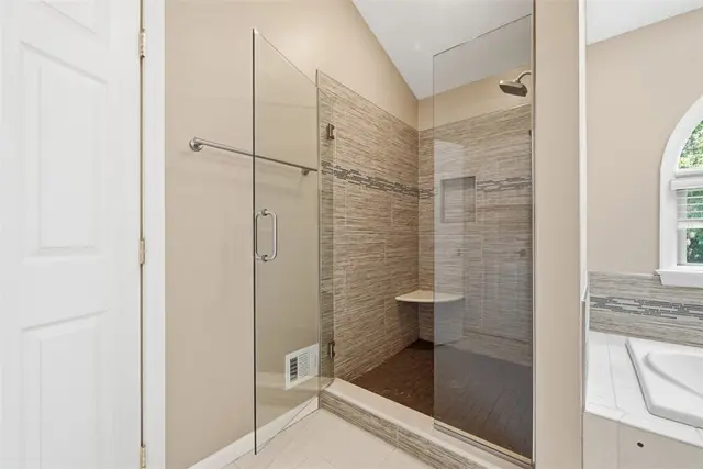 7063 Bennington Woods Dr gallery image 49