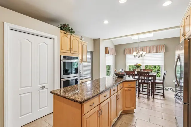 7064 Bennington Woods DRIVE gallery image 36
