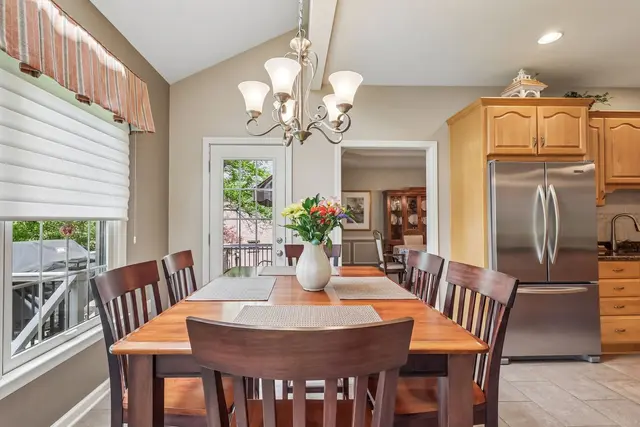 7064 Bennington Woods DRIVE gallery image 38