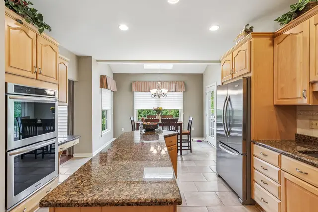 7064 Bennington Woods DRIVE gallery image 51