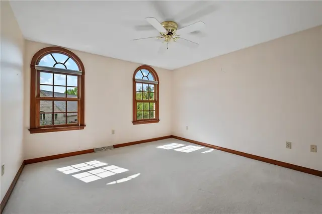 7069 Bennington Woods Dr gallery image 5