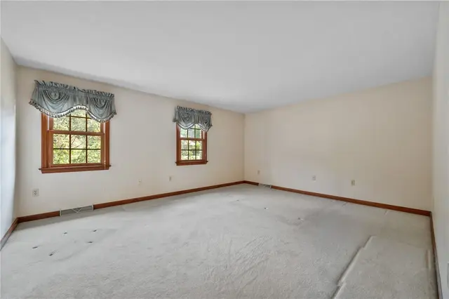 7069 Bennington Woods Dr gallery image 16