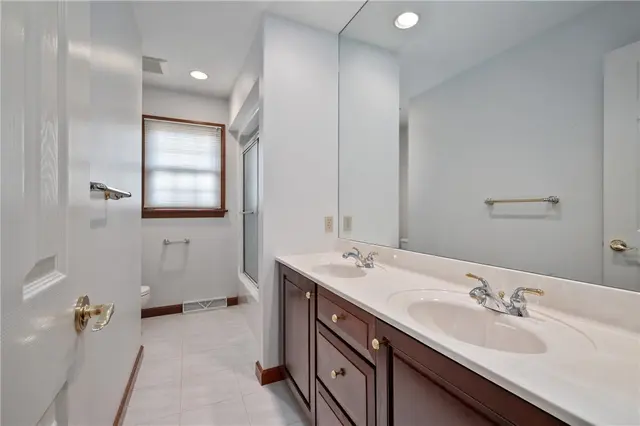 7069 Bennington Woods Dr gallery image 20