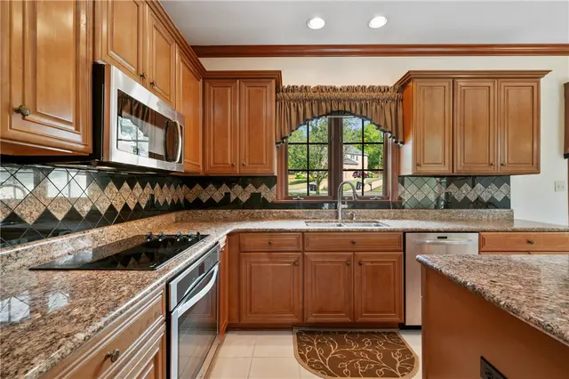 7069 Bennington Woods Dr gallery image 25