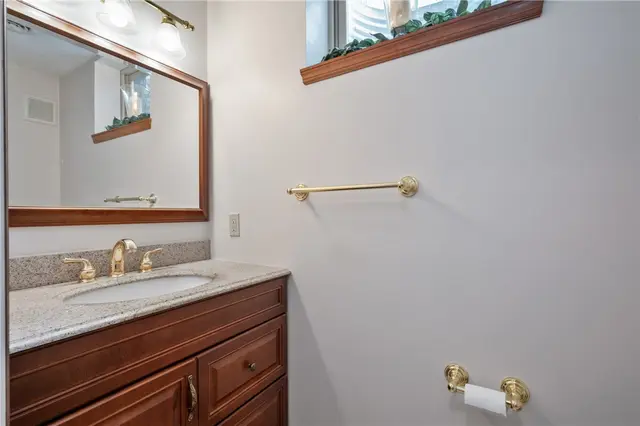 7069 Bennington Woods Dr gallery image 26