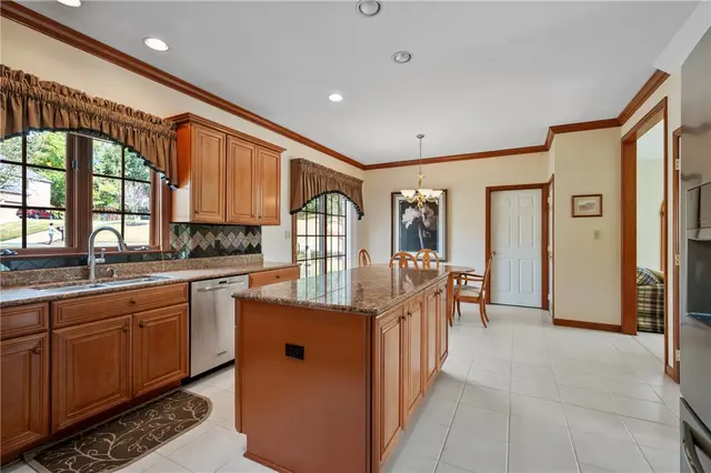 7069 Bennington Woods Dr gallery image 28
