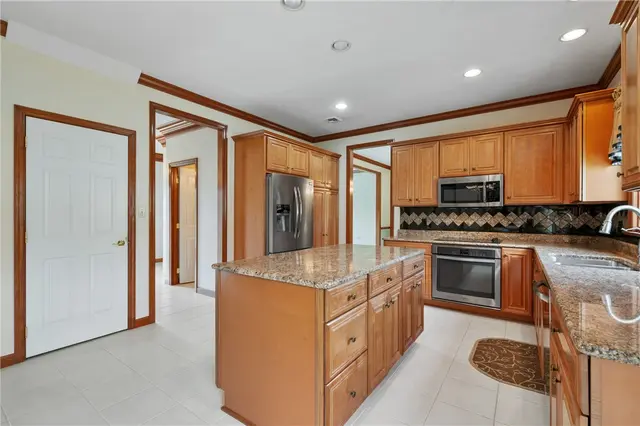 7069 Bennington Woods Dr gallery image 30