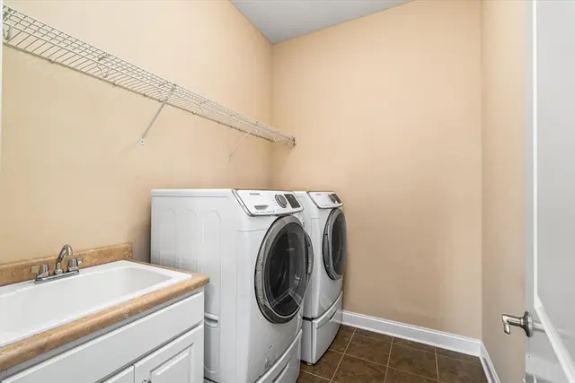 707 Onondaga Cir gallery image 4
