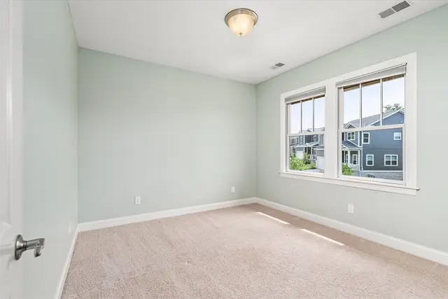 707 Onondaga Cir gallery image 20