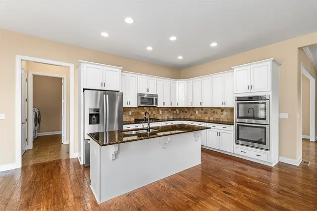707 Onondaga Cir gallery image 30