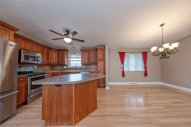 708 Brookshire Dr gallery image 4