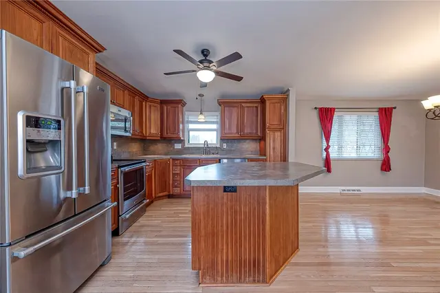 708 Brookshire Dr gallery image 6