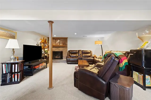708 Mica Dr gallery image 2