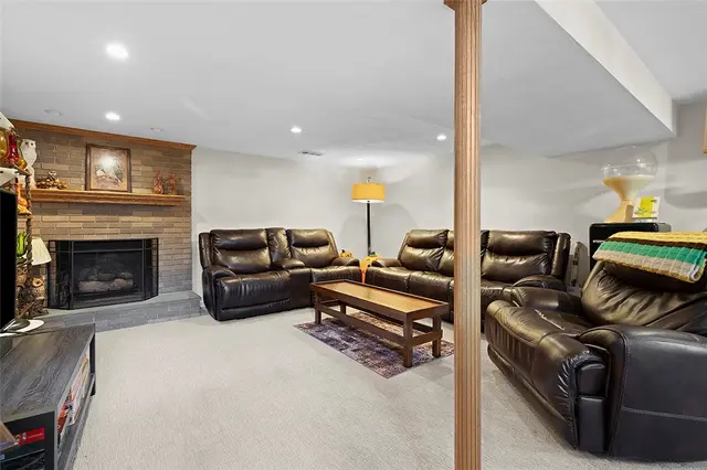 708 Mica Dr gallery image 3
