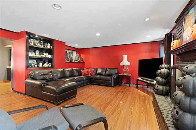 708 Mica Dr gallery image 4