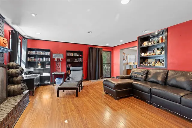 708 Mica Dr gallery image 21