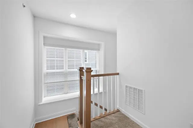 711 England Rd gallery image 12