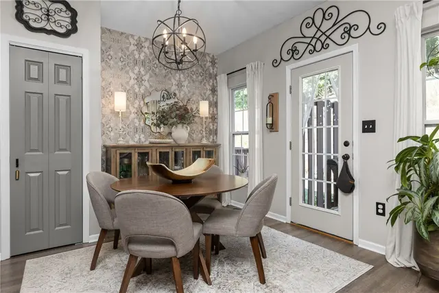 713 Norwegian Spruce Dr gallery image 3