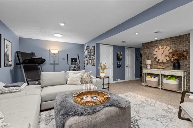713 Norwegian Spruce Dr gallery image 16