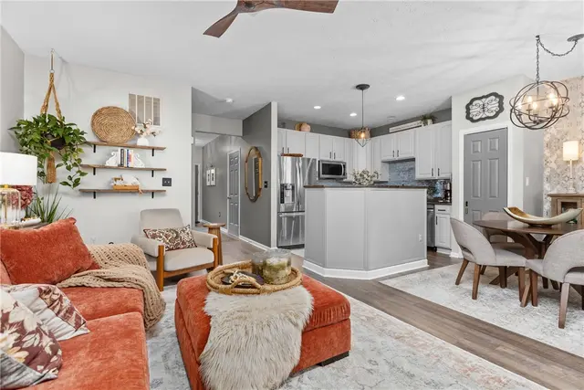 713 Norwegian Spruce Dr gallery image 30