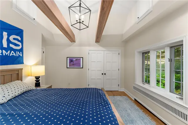 714 Irwin Dr gallery image 6