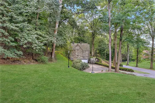 714 Irwin Dr gallery image 7