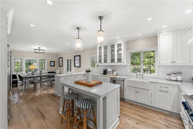 714 Irwin Dr gallery image 10