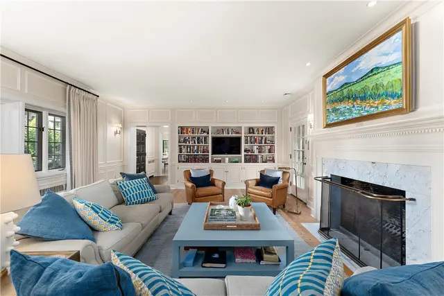 714 Irwin Dr gallery image 14