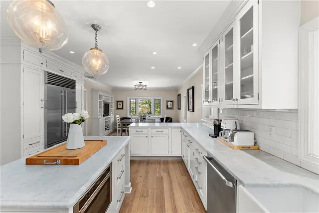 714 Irwin Dr gallery image 18