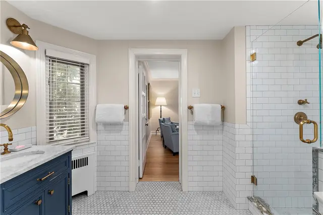 714 Irwin Dr gallery image 25