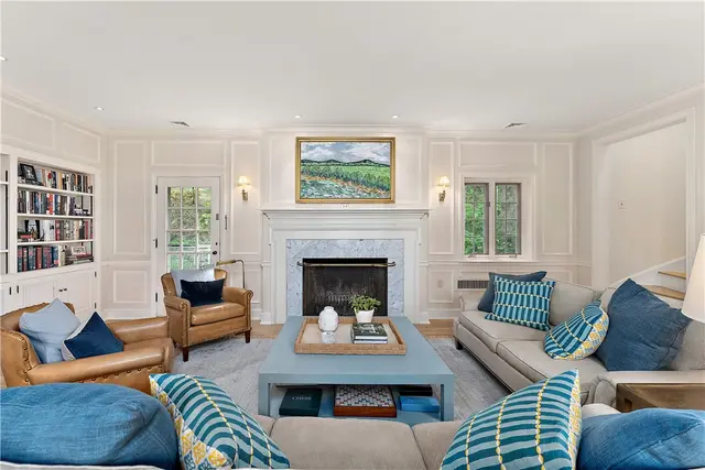 714 Irwin Dr gallery image 30
