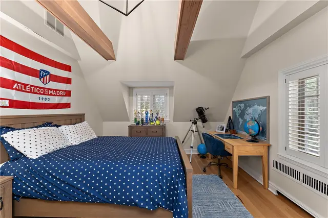 714 Irwin Dr gallery image 31