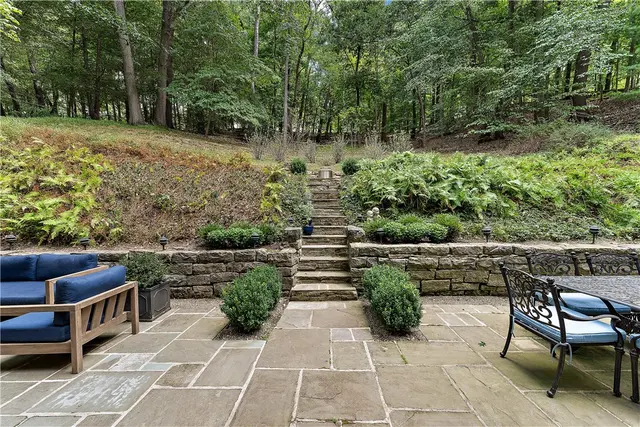 714 Irwin Dr gallery image 43