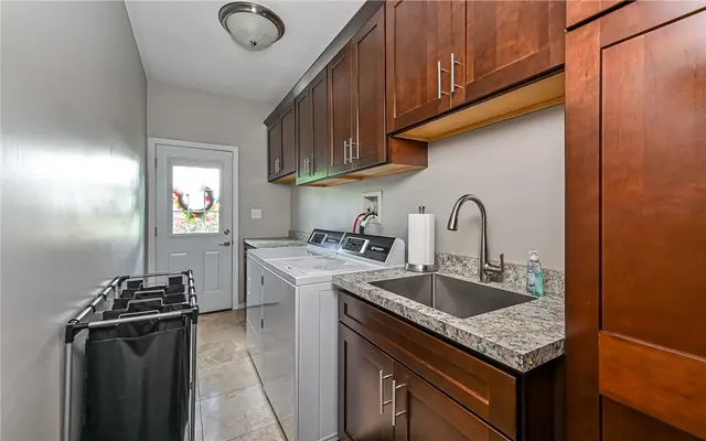 715 Breckland Drive gallery image 4