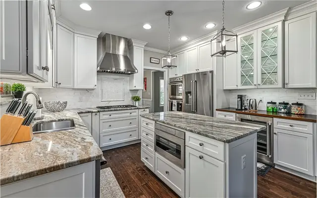715 Breckland Drive gallery image 5