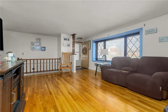 716 Redstone Drive gallery image 2