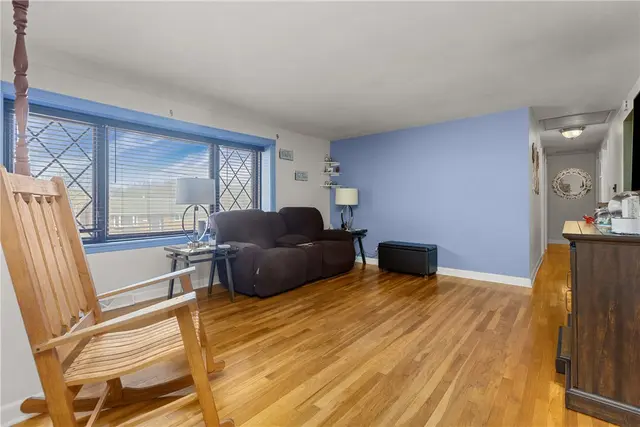 716 Redstone Drive gallery image 3
