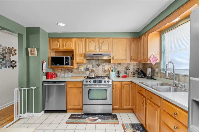 716 Redstone Drive gallery image 7