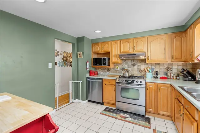 716 Redstone Drive gallery image 8
