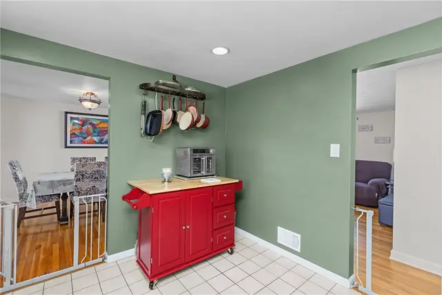 716 Redstone Drive gallery image 9