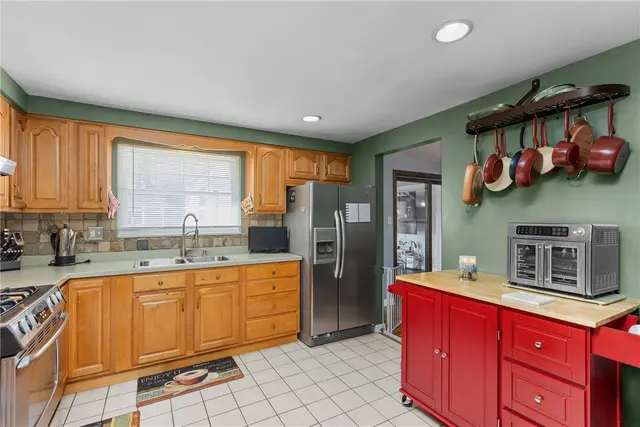 716 Redstone Drive gallery image 10