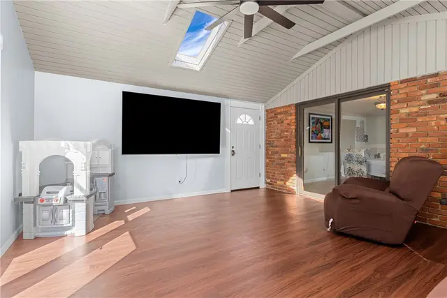 716 Redstone Drive gallery image 11