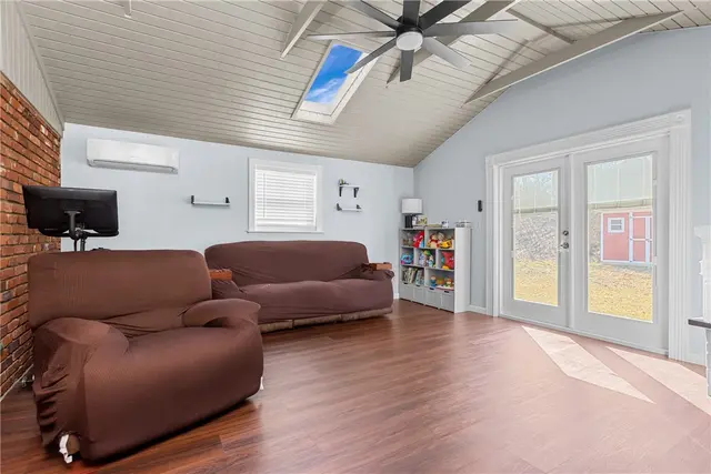 716 Redstone Drive gallery image 12