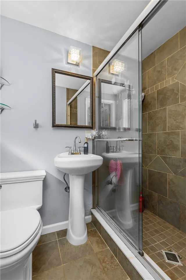 716 Redstone Drive gallery image 15