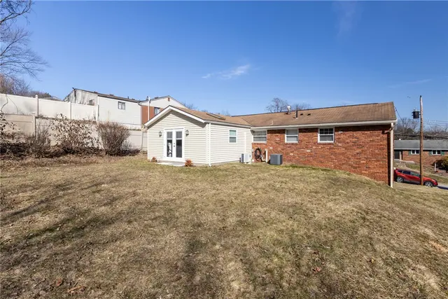 716 Redstone Drive gallery image 27